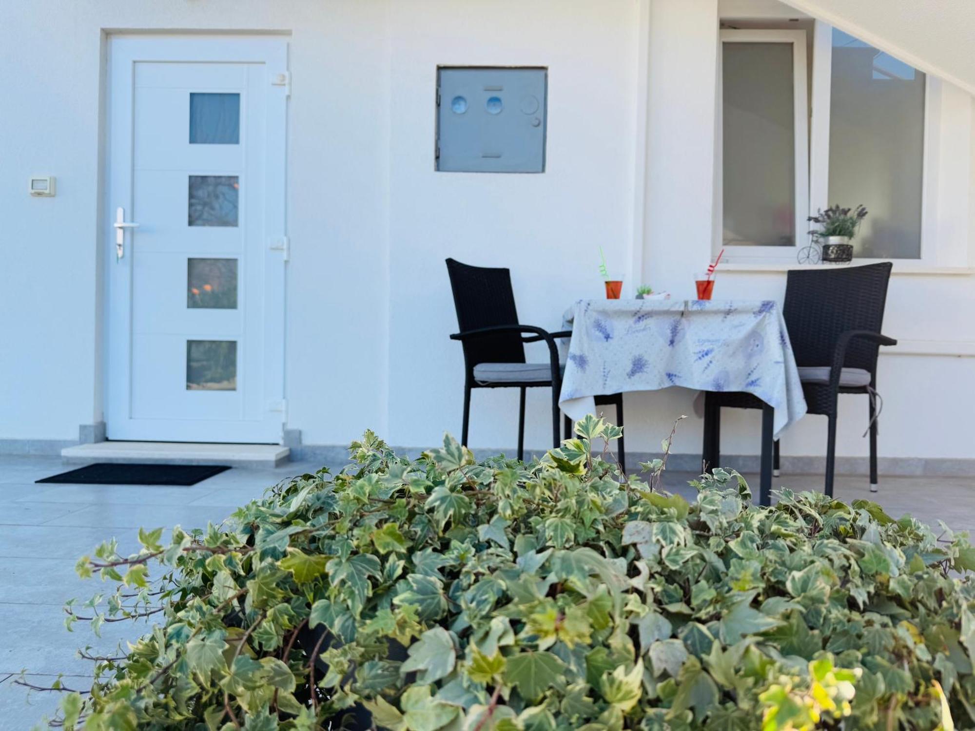 Apartment Erika - For 2 Near The Beach Πούλα Εξωτερικό φωτογραφία